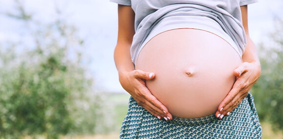 La forma como puedes identificar que tienes un embarazo múltiple es por medio de un ultrasonido. Ahí veras los dos fetos que comienzan a formarse y desde este momento también puedes identificar la diferencia entre gemelos o mellizos.